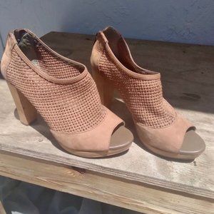 Vintage Inspired Banana Republic Basket Weave Heels, 8.5